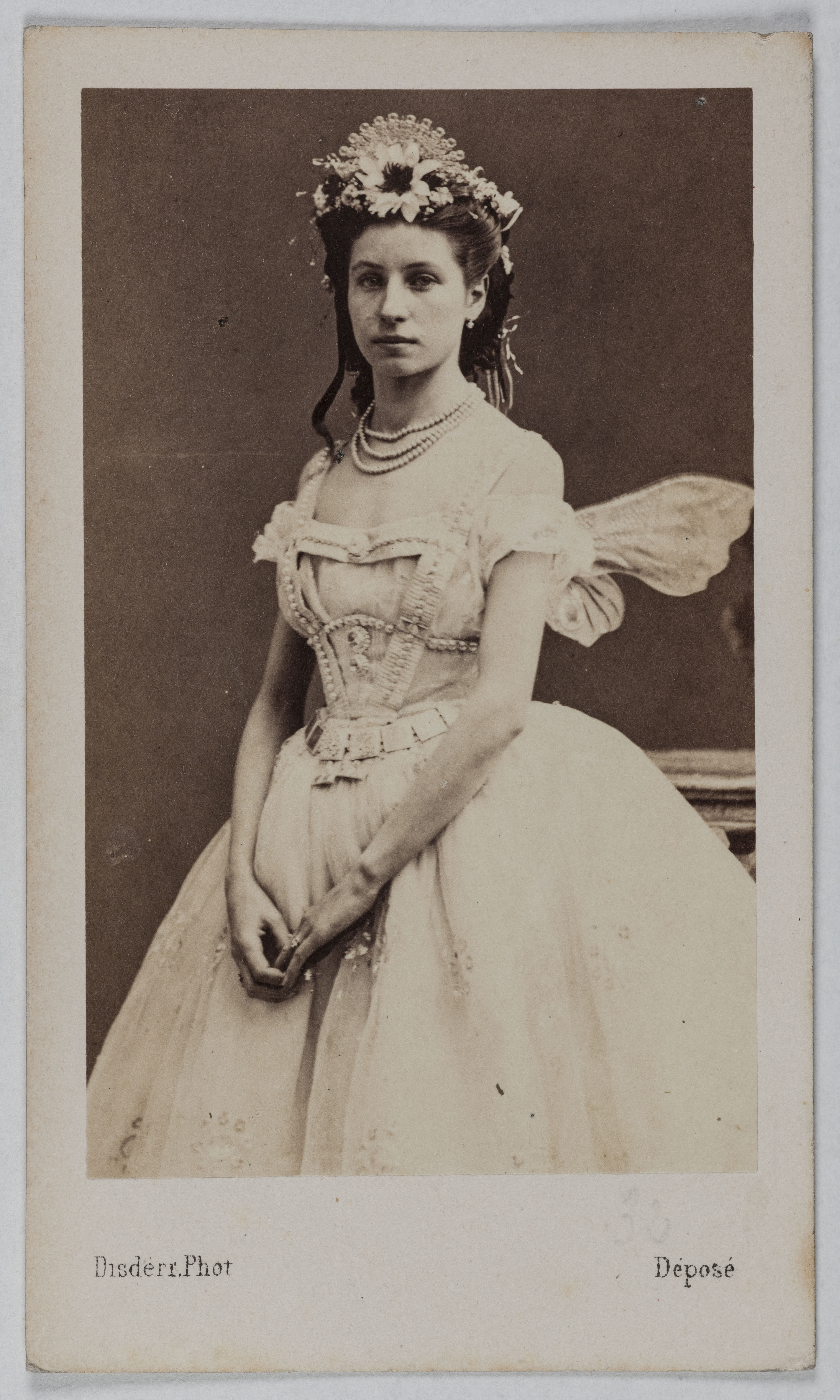 André-Adolphe-Eugène Disdéri, Portrait de Laura Fonta (danseuse à l'Opéra)