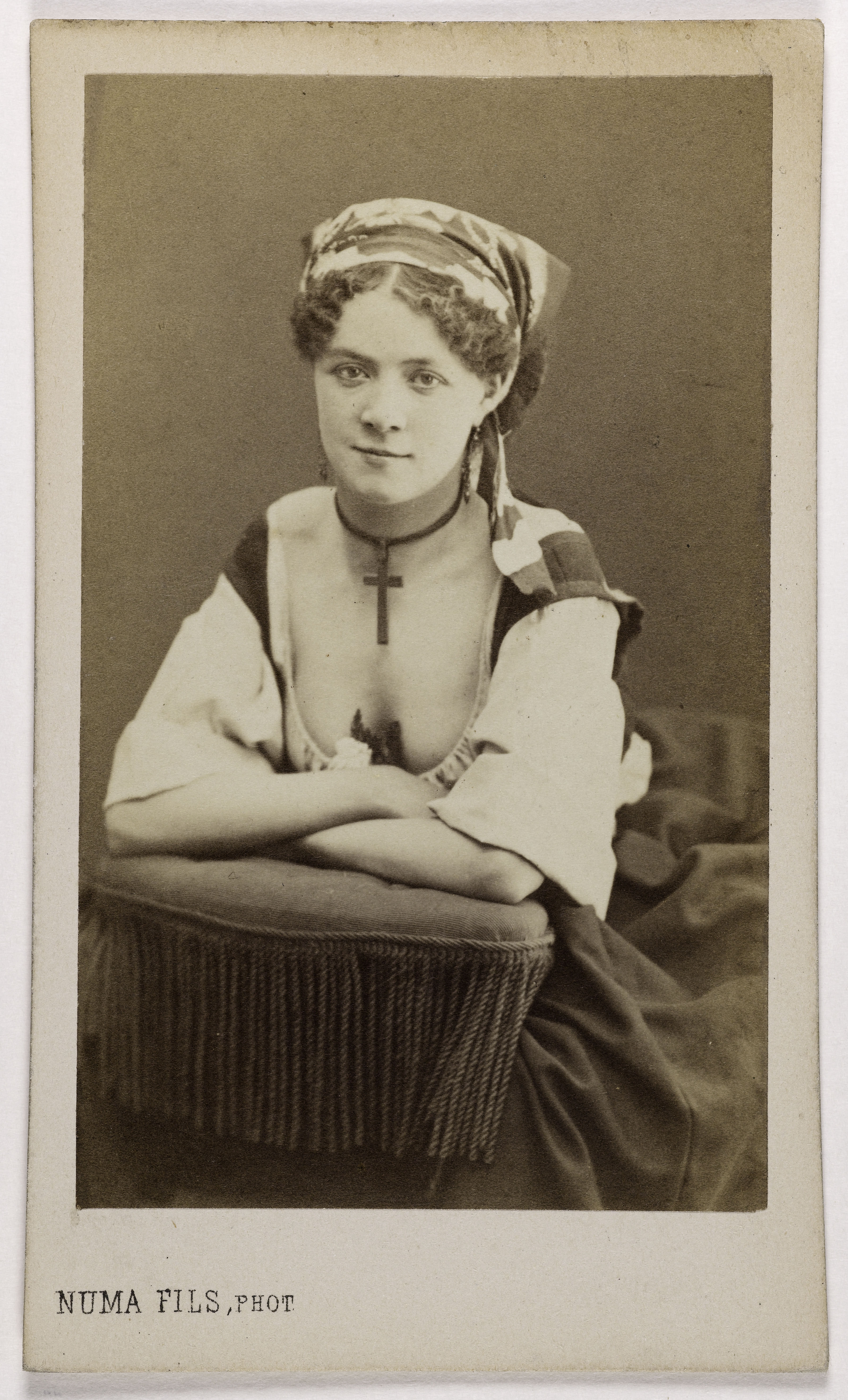 Numa Fils, Portrait de Betzy (actrice au Théâtre des Variétés)
