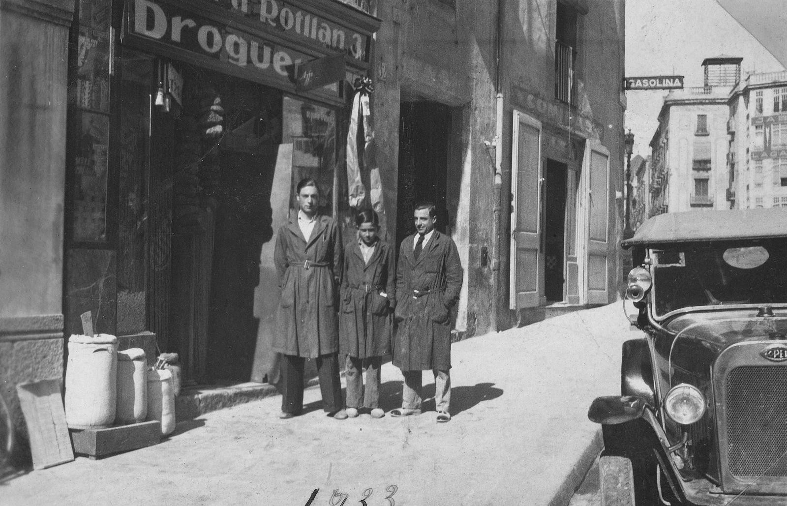 Desconegut, [Adrogueria Rotllan]