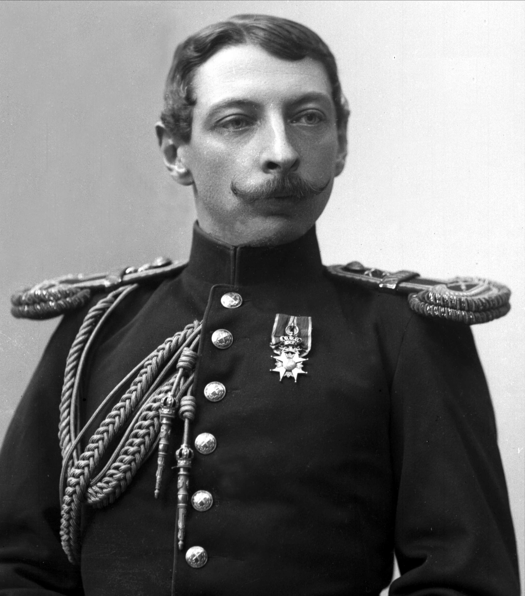 Gustav Borgen, Portrett, Sigwald Bull i uniform.
