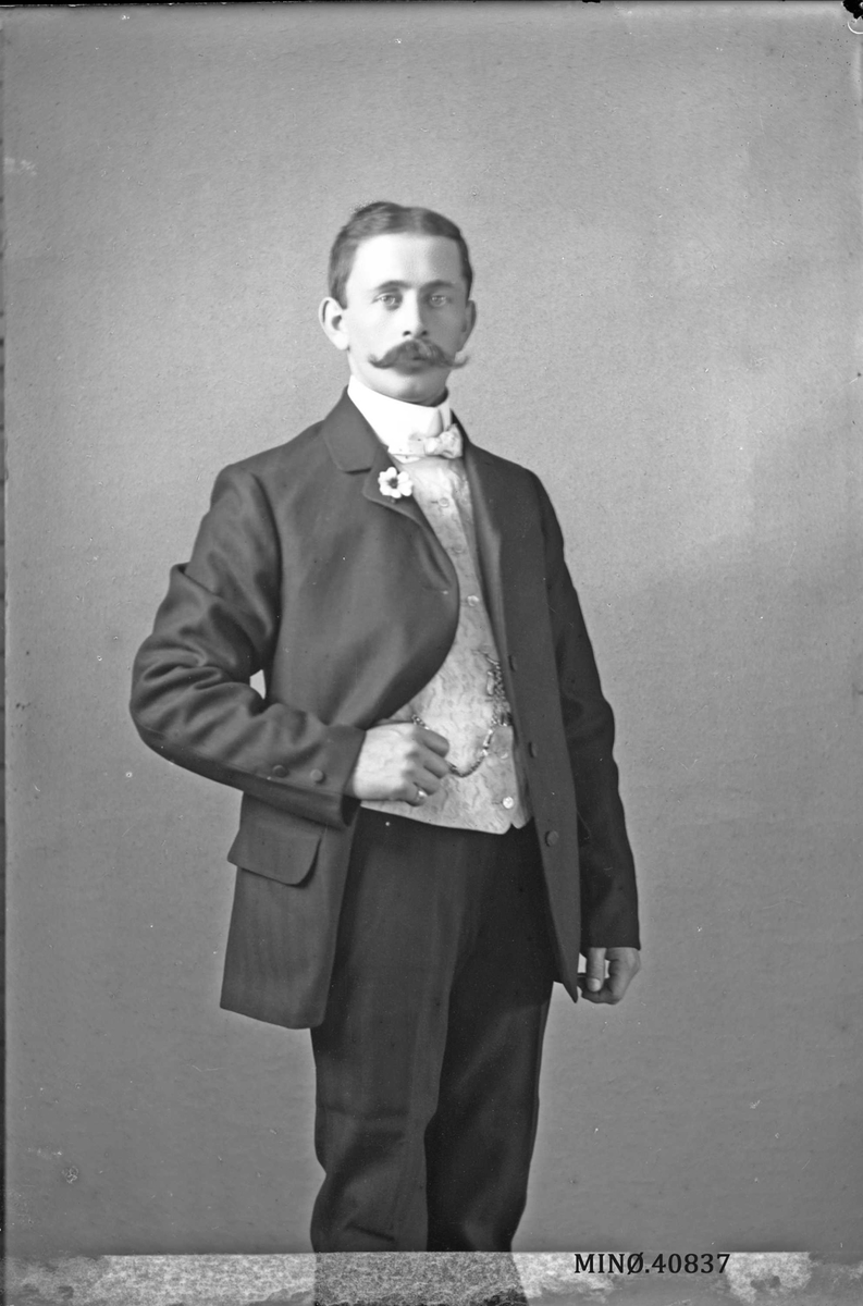 Oscar Holte, Portrett av mann