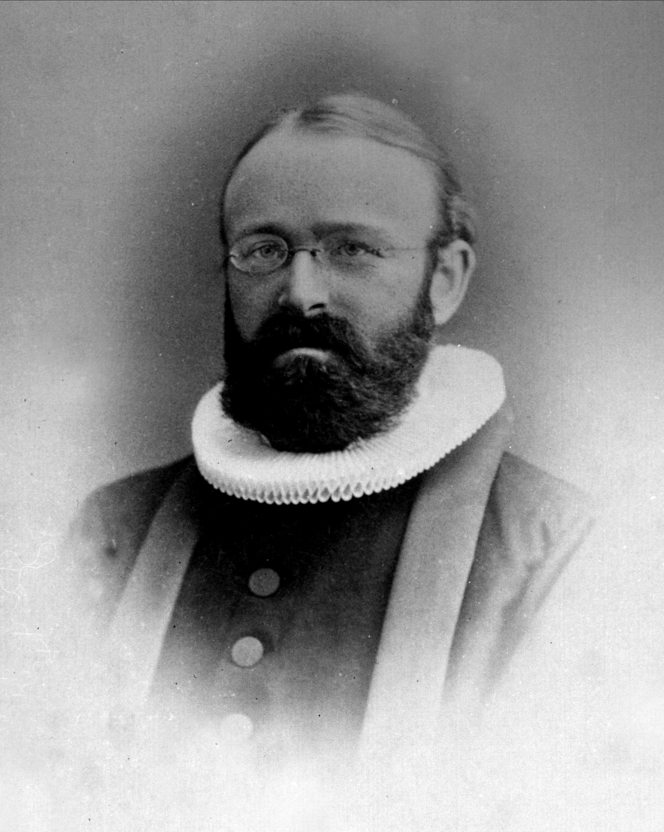 Gustav Borgen, Avfotografering. Portrett, avfotografert bilde av en prest.