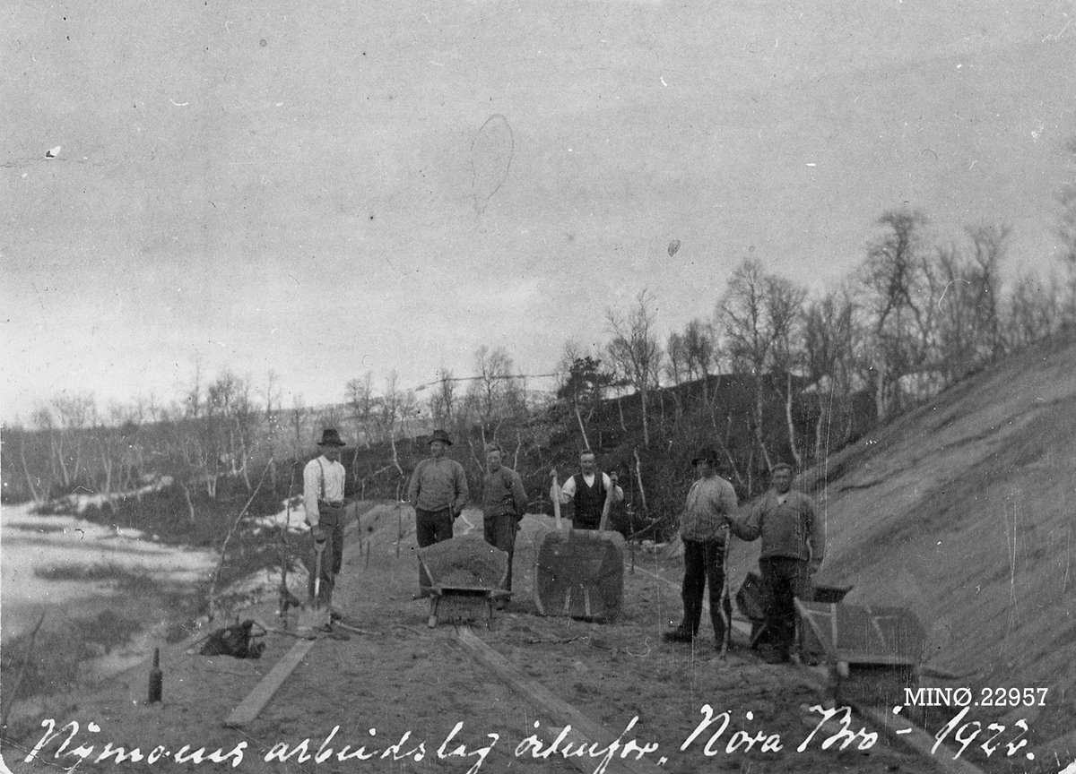Peder J. Bredalslien, Vegarbeid på veganlegget Os-Narjord, ved Nøra bru Bredalsliåen 1922