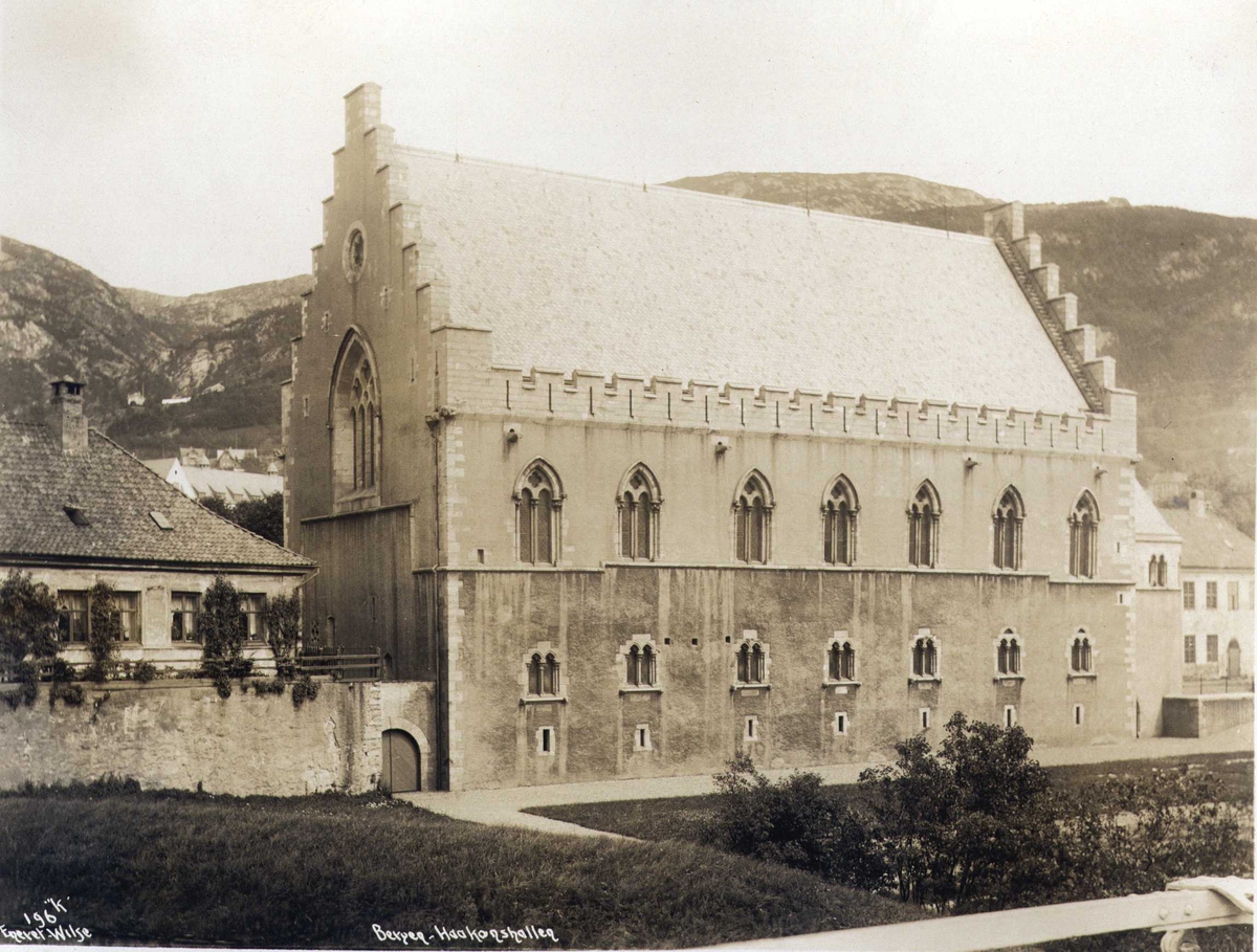 Anders Beer Wilse, Håkonshallen, Bergen, Hordaland. Fotografert 1912.