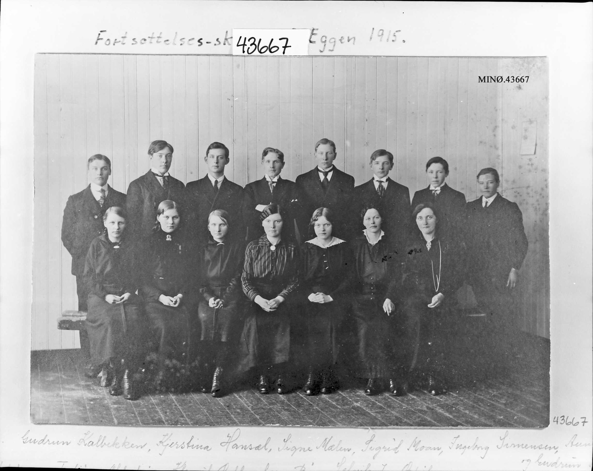 Rachel Haarseth, Gruppebilde, personer, klær. Fortsettelses-skolen Eggen 1915