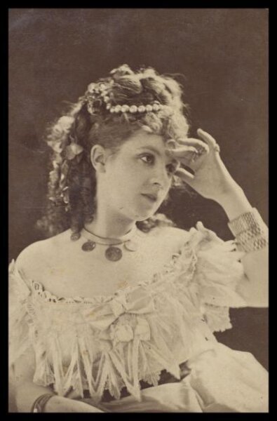 London Stereoscopic and Photographic Company, Guy Little Theatrical Photograph