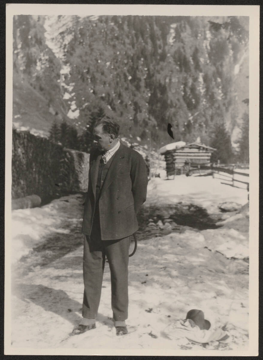 Anonym, Adolf Loos in den Bergen im Schnee