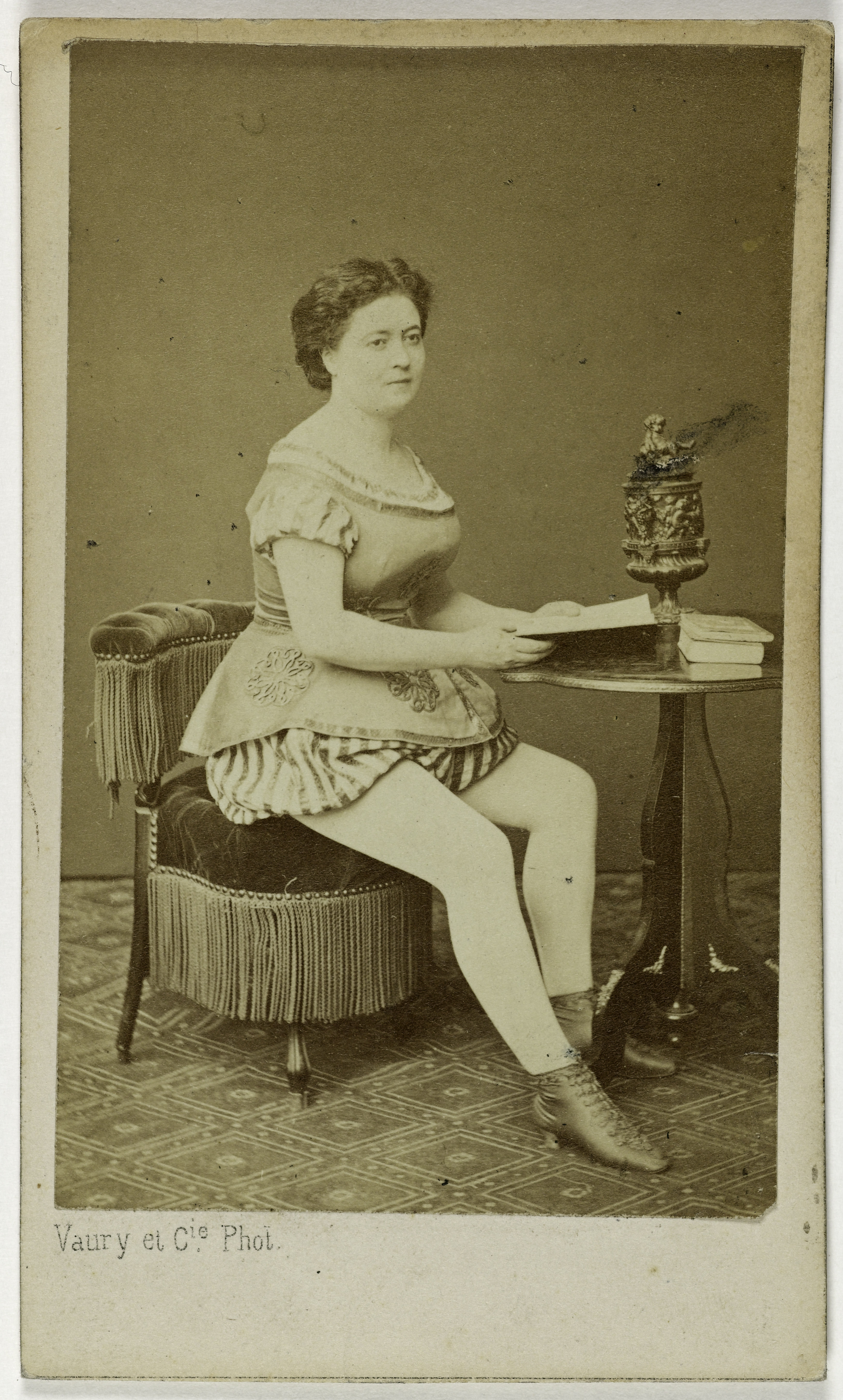 Vaury et Cie, Portrait de Gennetier Amélie, (actrice)