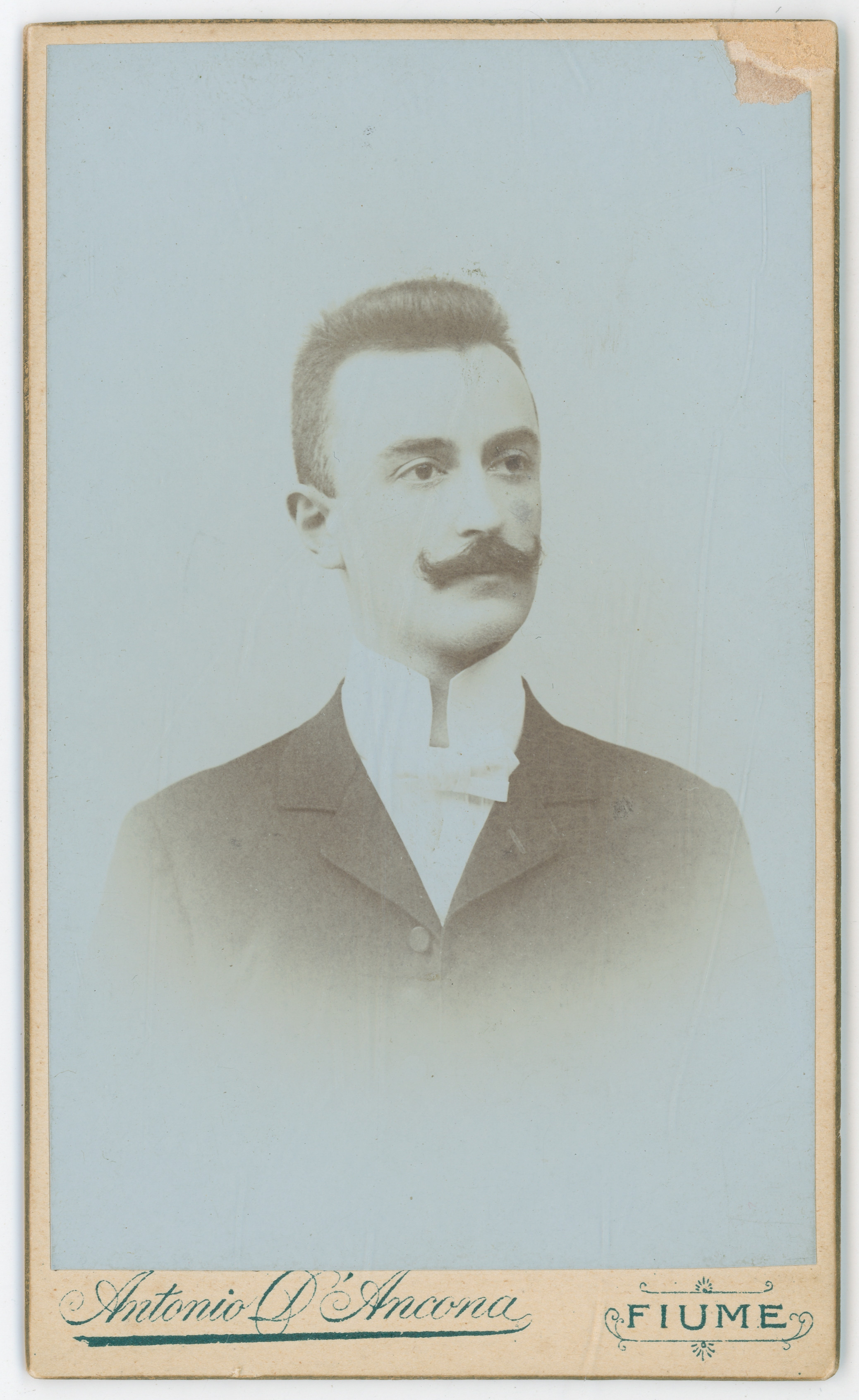 Antonio D'Ancona, Kavalir s brkovima