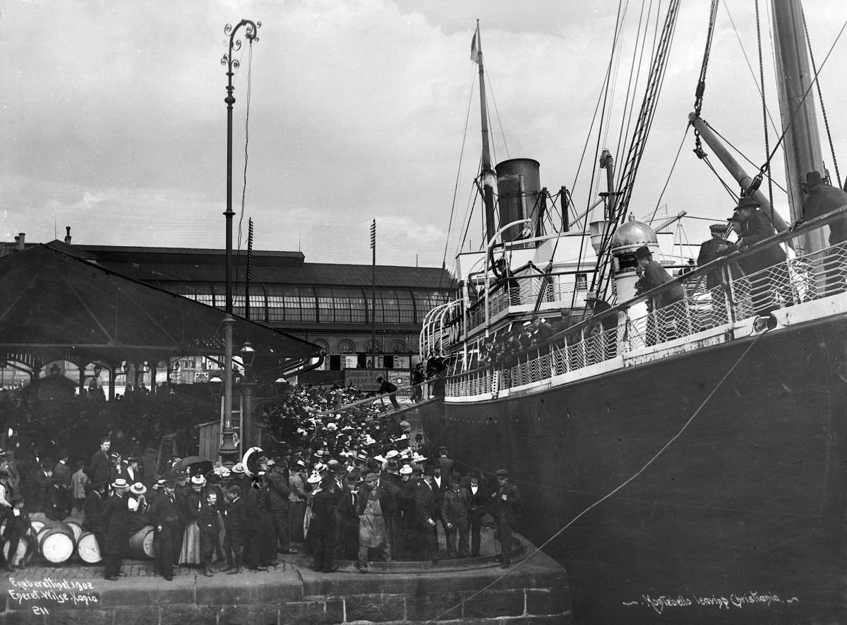 Anders Beer Wilse, Prot: Emigranters avreise Hullerbåten Montebello Mai 1901