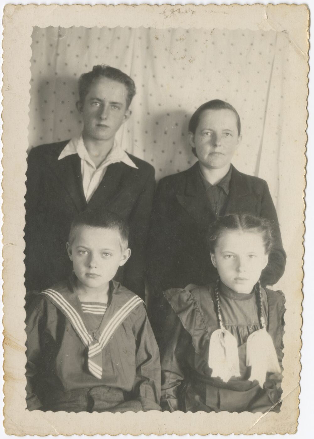 Nežinomas autorius, Tremtinių Urbiečių šeima