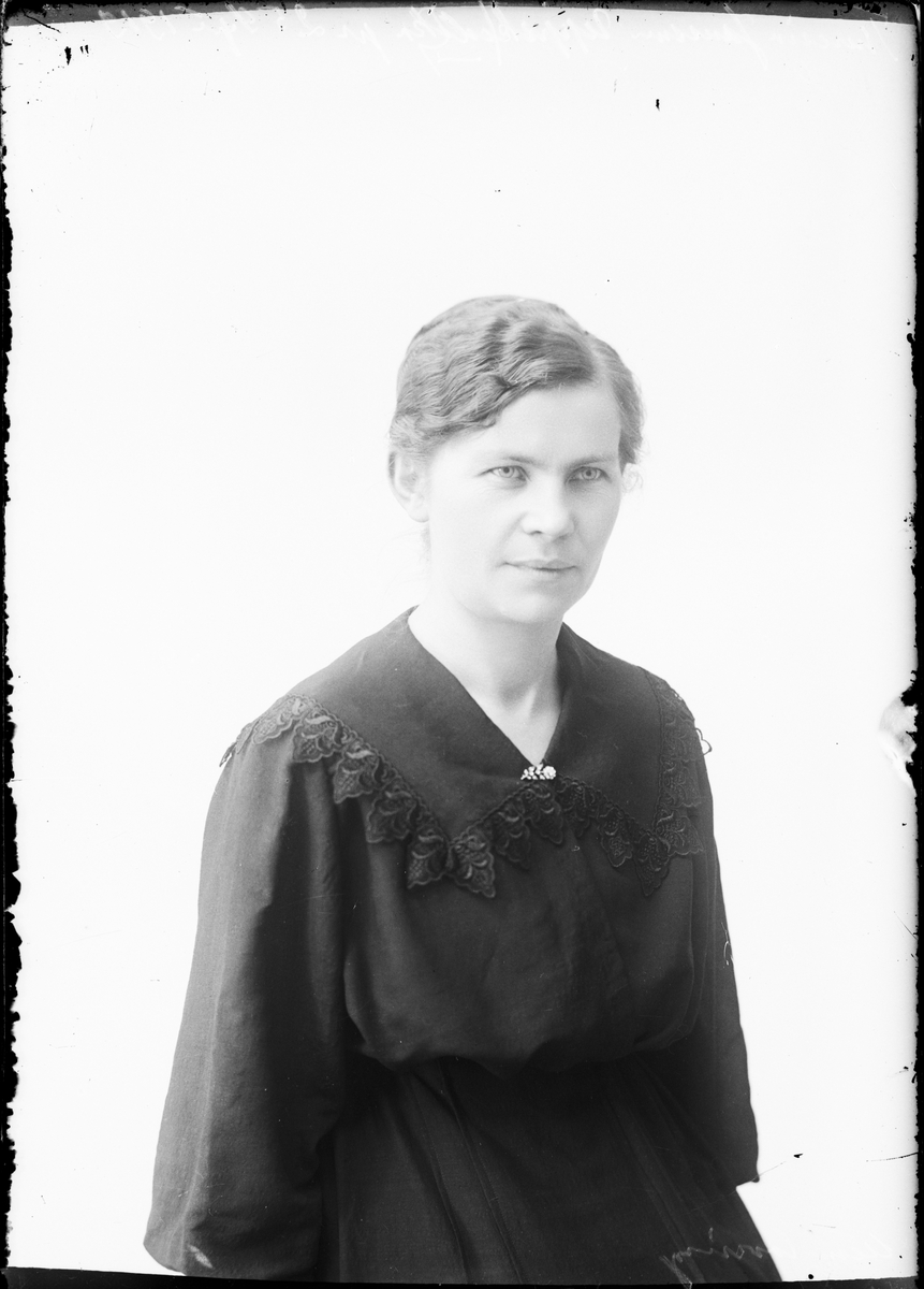 Skötsner-Edhlund, Theresia Jansson från Uppskedika, Hökhuvud socken, Uppland 1919
