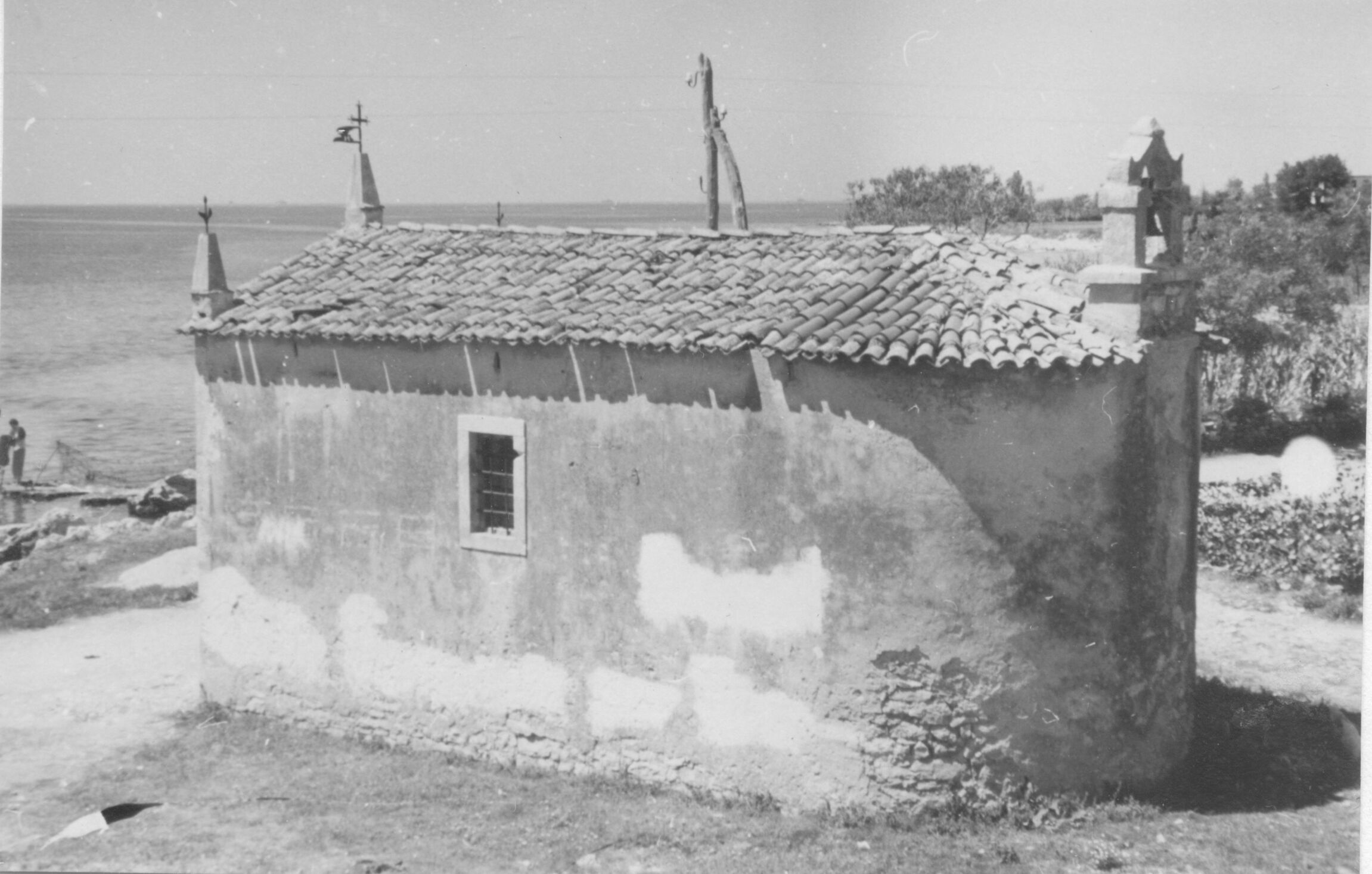 Branko Fučić, Zambratija (Umag), kapela sv. Marije Magdalena, vanjština: pogled s jugoistočne strane