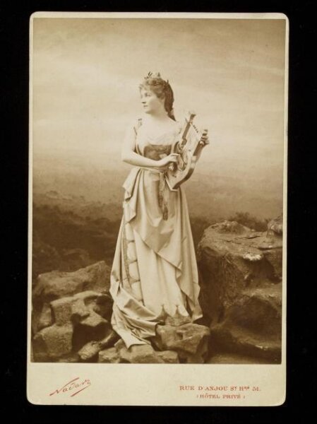Unknown, Portrait of a lady. Cabinet card.