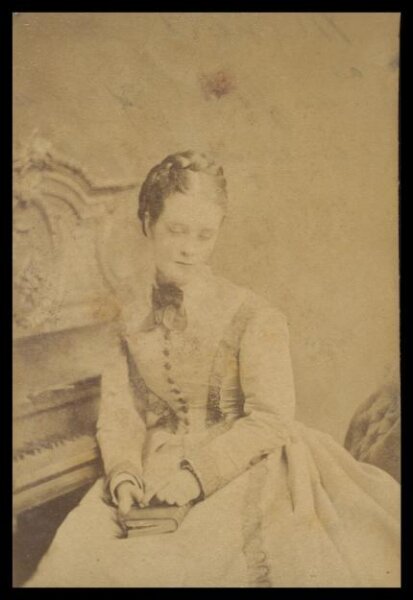 London Stereoscopic and Photographic Company, Guy Little Theatrical Photograph