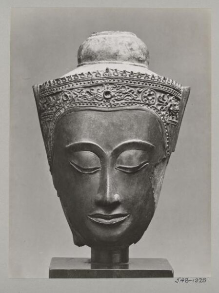 Unknown, Siamese bronze sculpture of Buddha, 14th or 15th century, V&A Museum