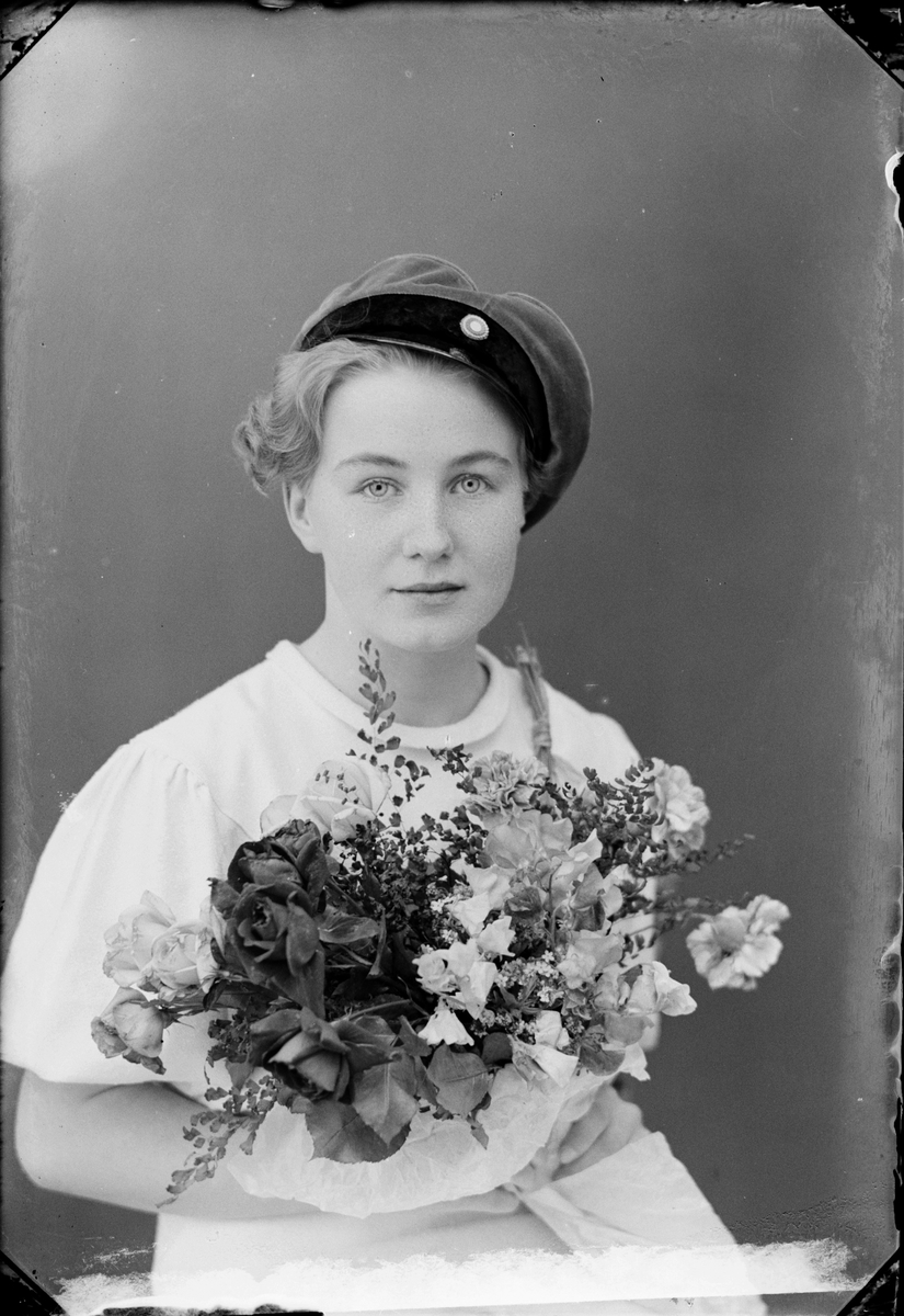 Skötsner-Edhlund, Ateljéporträtt - Märta Jansson, Östhammar, Uppland