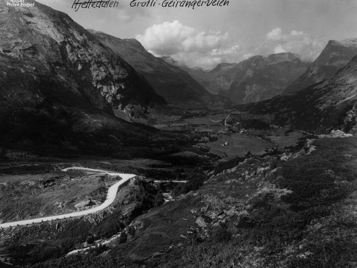 Anders Beer Wilse, Oversiktsbilde Veien mellom Grotli og Geiranger Grotli ?