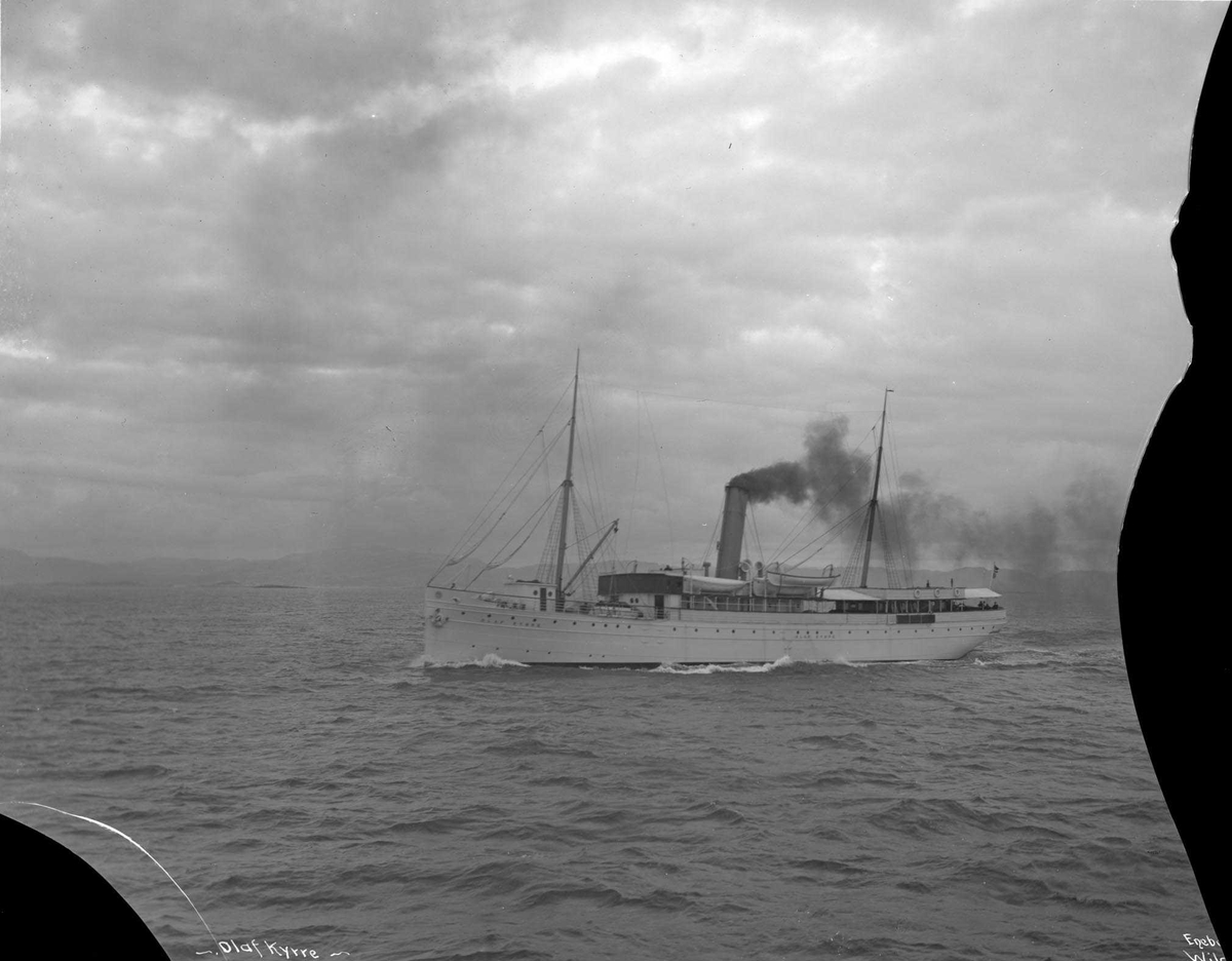 Anders Beer Wilse, Olaf Kyrre (b. 1886, Martens, Olsen & Co, Bergen), som kongeskip