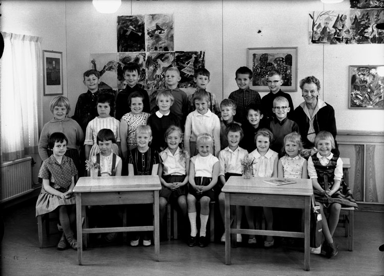Sven Lindskog, The Lillåstrand School, Classroom Interior, 23 schoolchildren with teacher Mrs Maja Mollbeck. Class 1f, Hall 6.