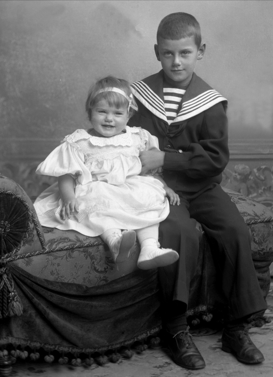 Gustav Borgen, Portrett av Tancred Ibsen og hans søster Irene som barn.