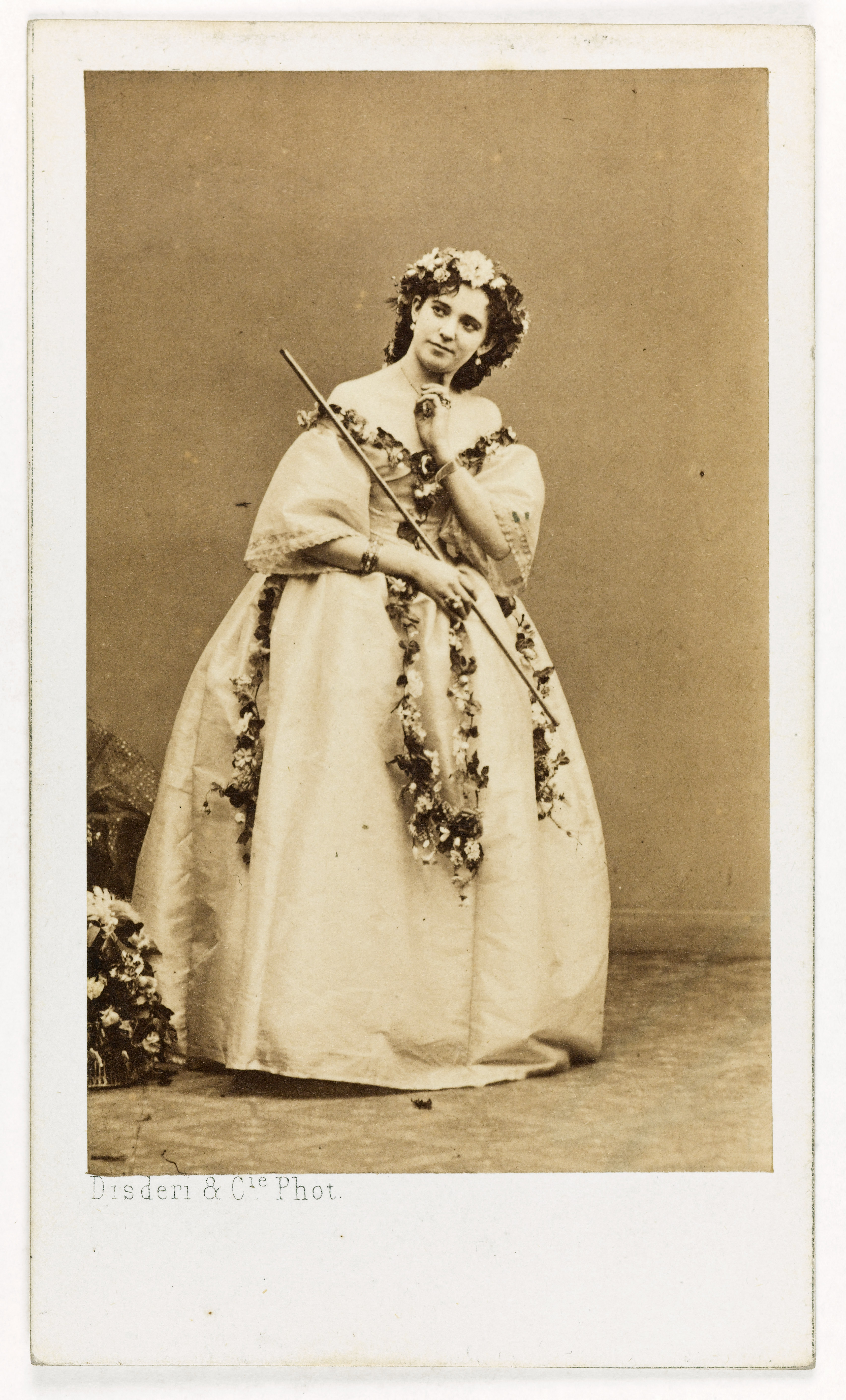 Disderi & Cie, Portrait de Mlle Troisvallets, danseuse