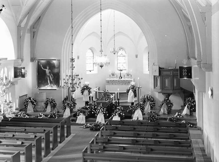Knut Borg, Längbro kyrka, interiör, begravning, likkista och begravningskransar. Begravningsföreningen.