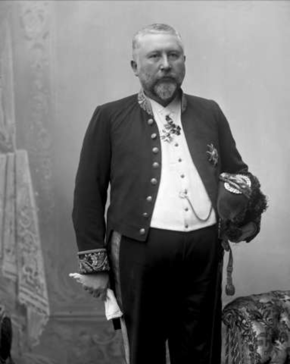 Gustav Borgen, Portrett, "Boye" Christian Riis Strøm (1847-1930), i uniform som stiftsamtmann.
