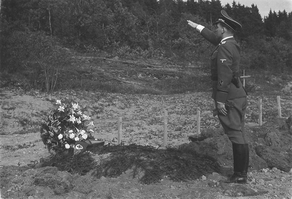 Anders Beer Wilse, Prot: Tyske Kirkegård - Krans nedlegges
