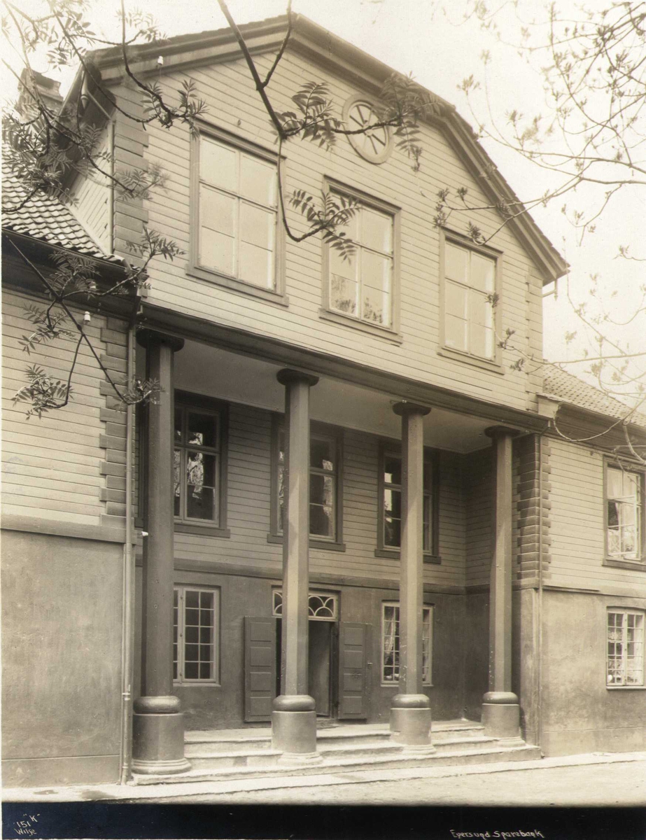 Anders Beer Wilse, Inngangsparti, Egersund sparebank, Egersund, Eigersund, Rogaland. Fotografert 1912.