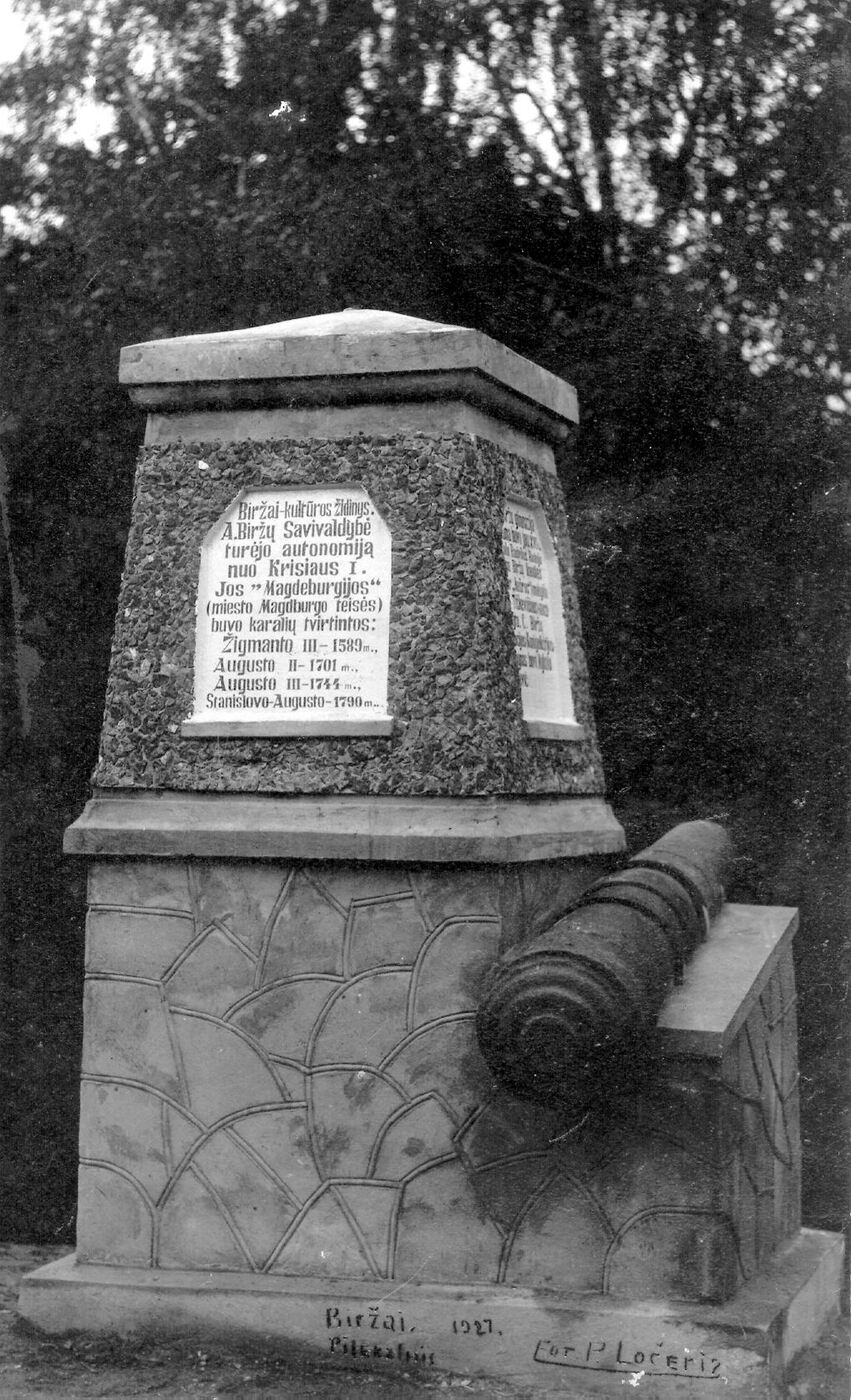 Petras Ločeris, Biržų pilies vienas iš bokštelių, pastatytas prie jos prieigų 1927 m.