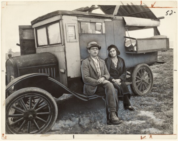 Dorothea Lange, Pea Pickers in California / Members of a Roving Army of Fruit Pickers