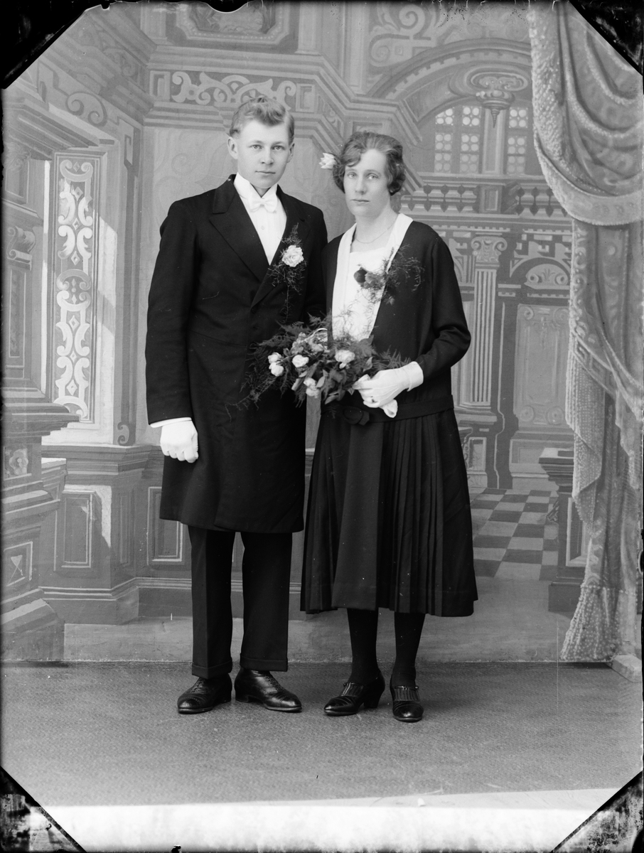 Skötsner-Edhlund, Brudparet Karlsson från Forsmark socken, Uppland 1927