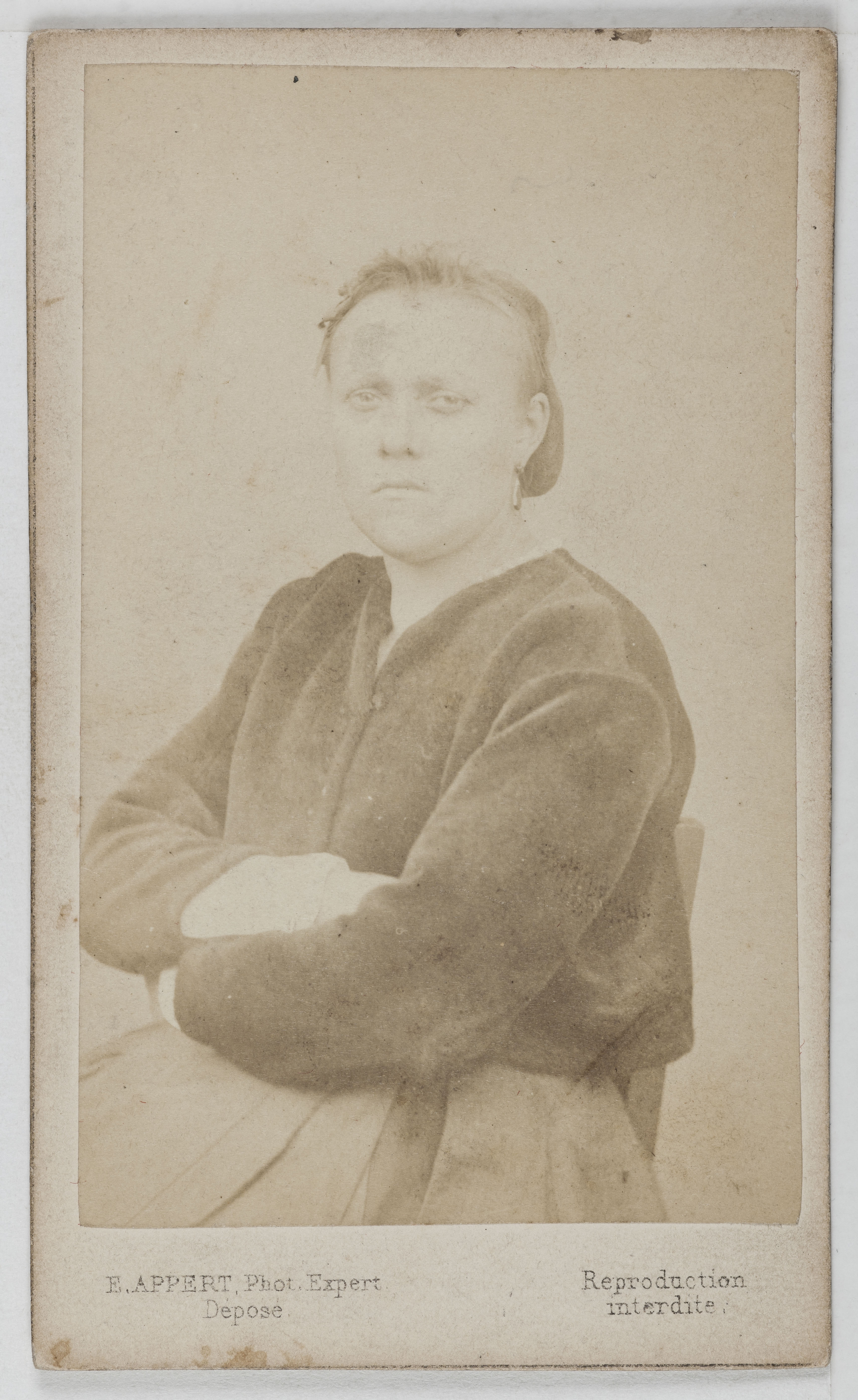 Ernest Charles Appert, Portrait de Eulalie Papavoine, couturière et ambulancière au 135è bataillon, pris à la prison des Chantiers à Versailles. Membre de la Commune de Paris en 1871.