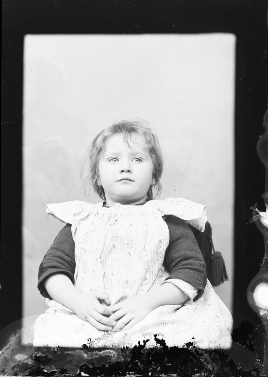 Skötsner-Edhlund, Ateljéporträtt - Sara Edhlund, Östhammar, Uppland
