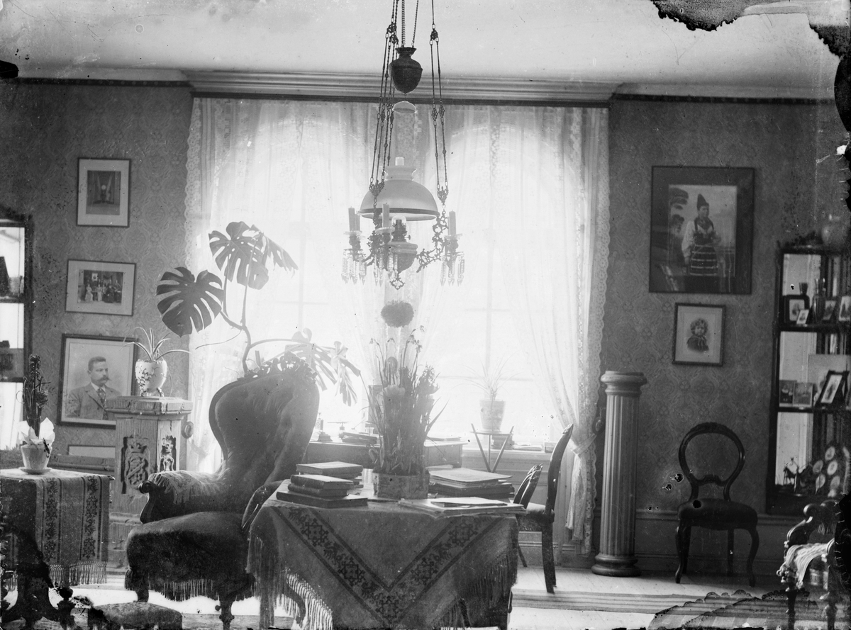 Henri Osti's Fotografiateliér, Emma och Henri Ostis hem, Bredgränd 11, Uppsala efter 1895