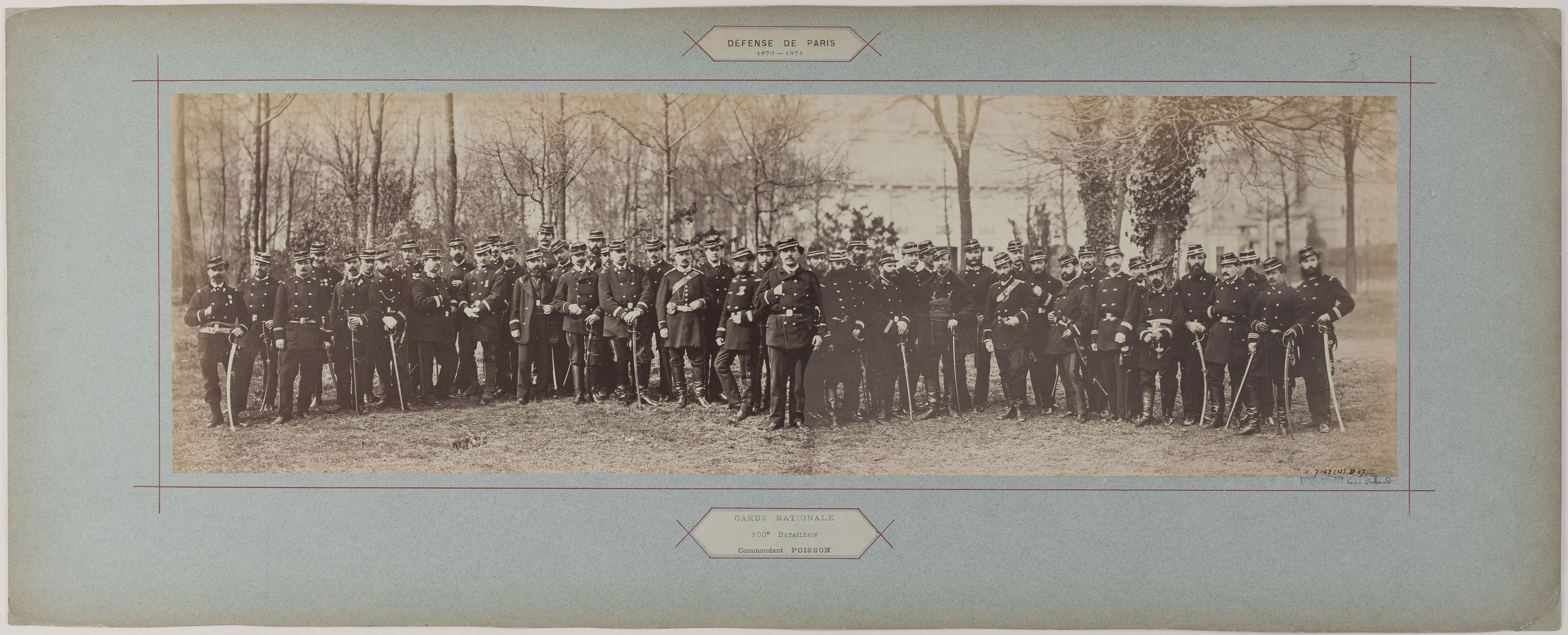André-Adolphe-Eugène Disdéri, Panorama : portrait de groupe de soldats du 100e bataillon du commandant Poisson.