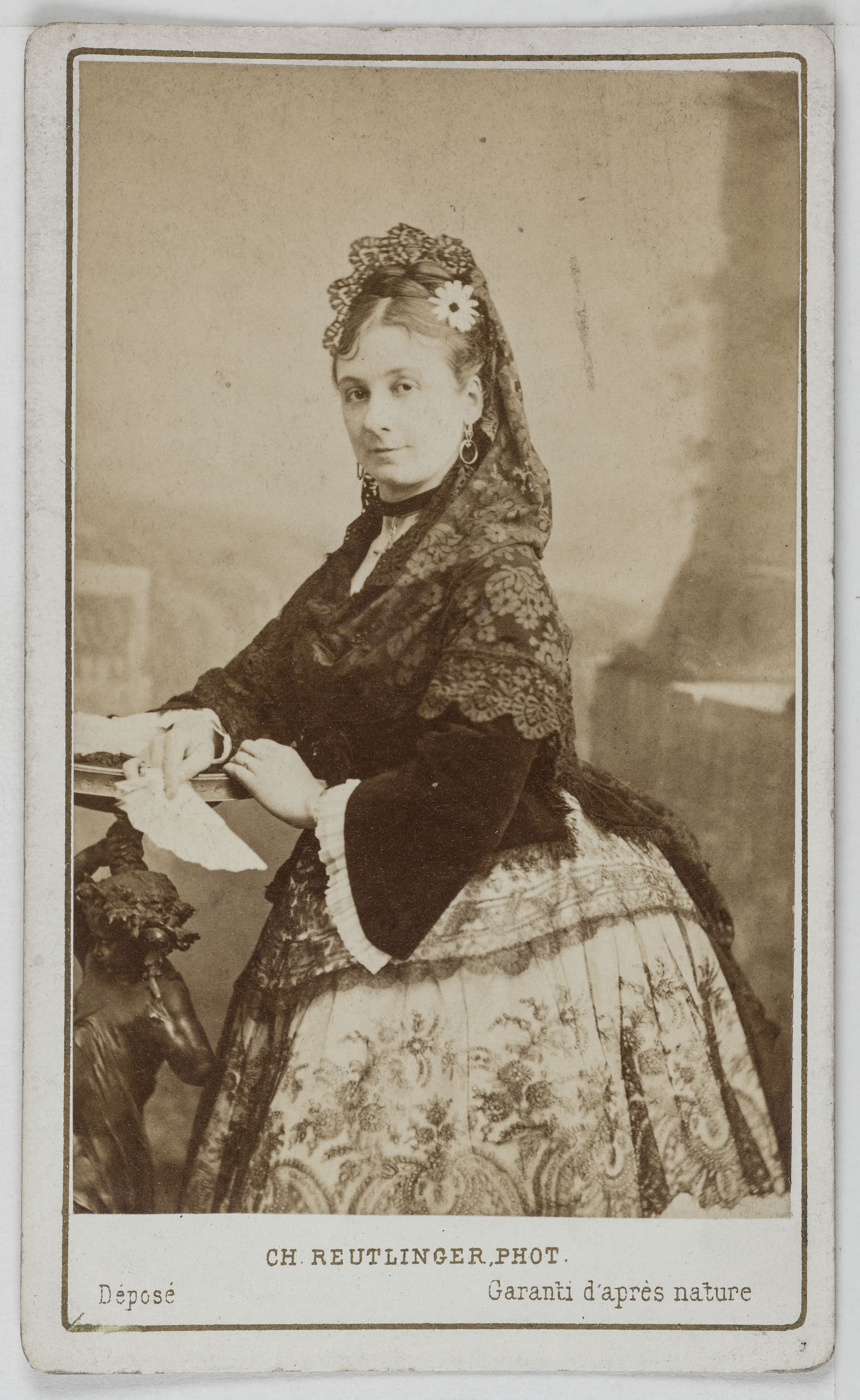 Charles Reutlinger, Portrait d'Olga, actrice au Théâtre des Variétés.