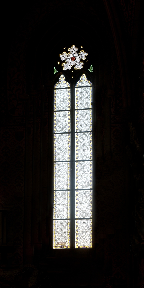 Olle Norling, Glasmålning i Sturekoret (travé 12, öster), Uppsala domkyrka, Uppsala 2013