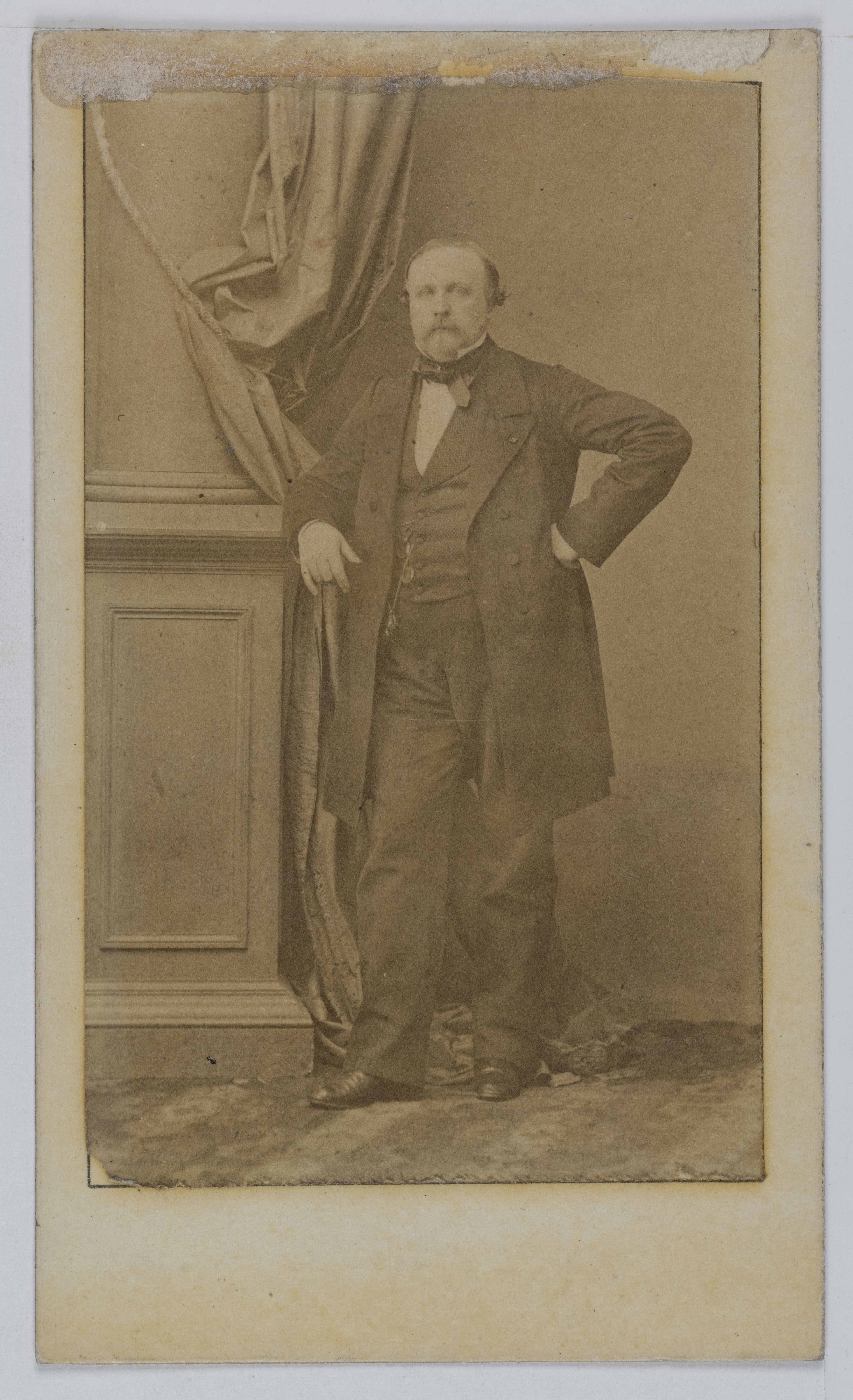 Disderi & Cie, Portrait du Comte Gustave Armand Henri Reiset (1821-1905), diplomate.