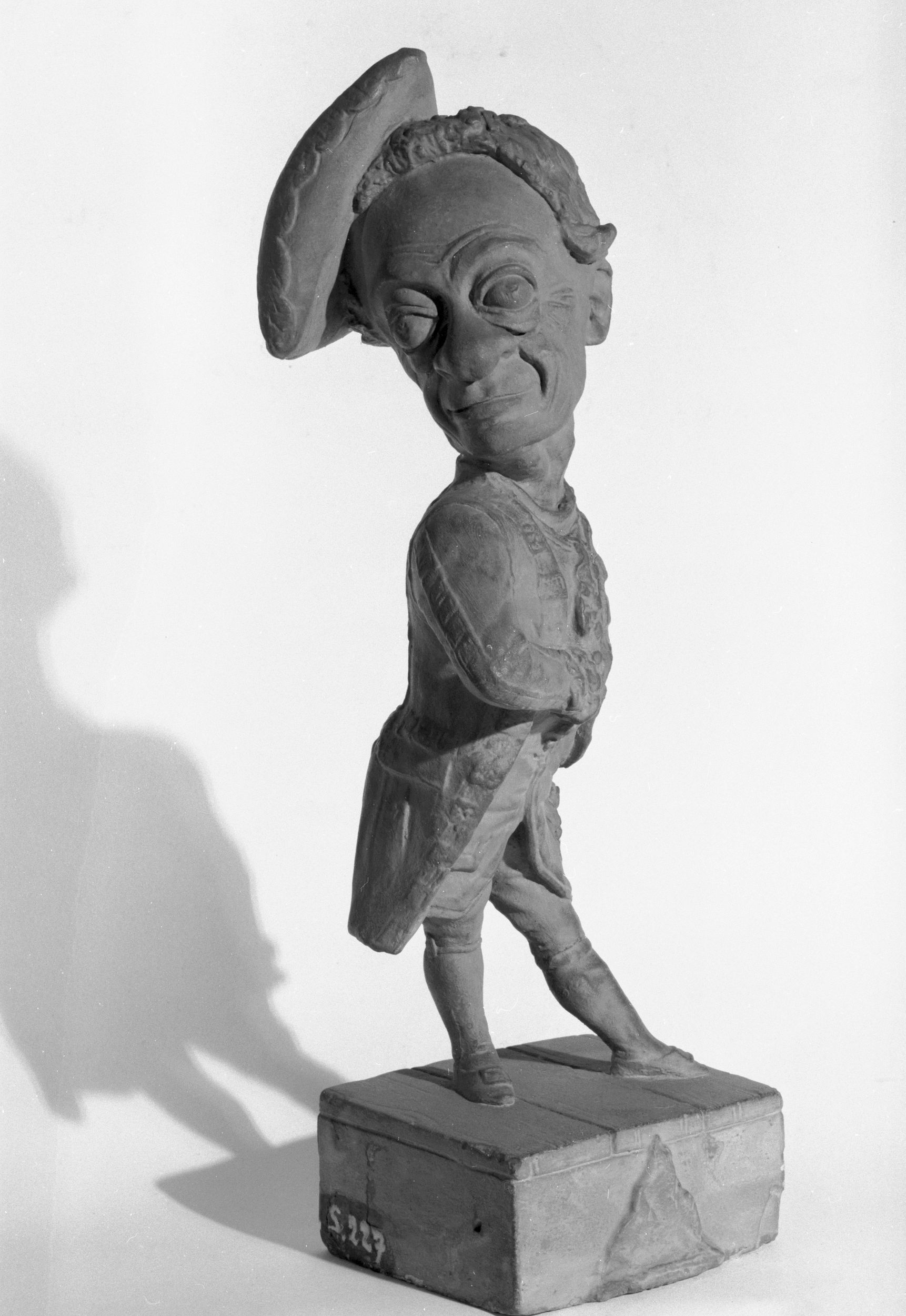 Jean Pierre Dantan, Portrait-charge de Claude-Louis-Seraphin Barizain, dit Monrose père (1783-1843), acteur à la Comédie Française. Rôle de Mascarille dans "l'Etourdi"