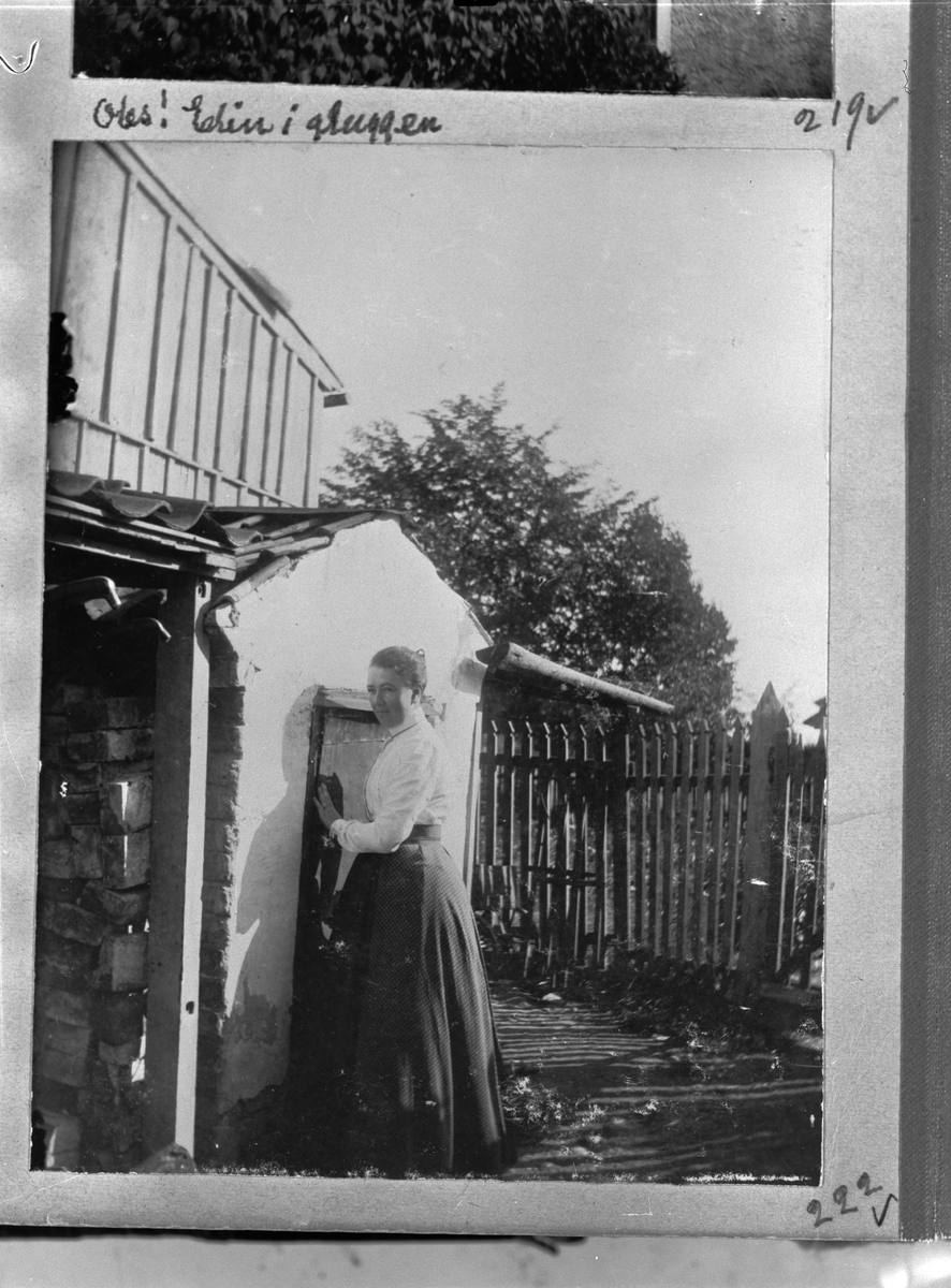 Carl Liljefors, "Elin vid kruthuset i 37:an", Liljefors kruthandel, Svartbäcksgatan 37, kvarteret Edda, Svartbäcken, Uppsala 1900 - 1901