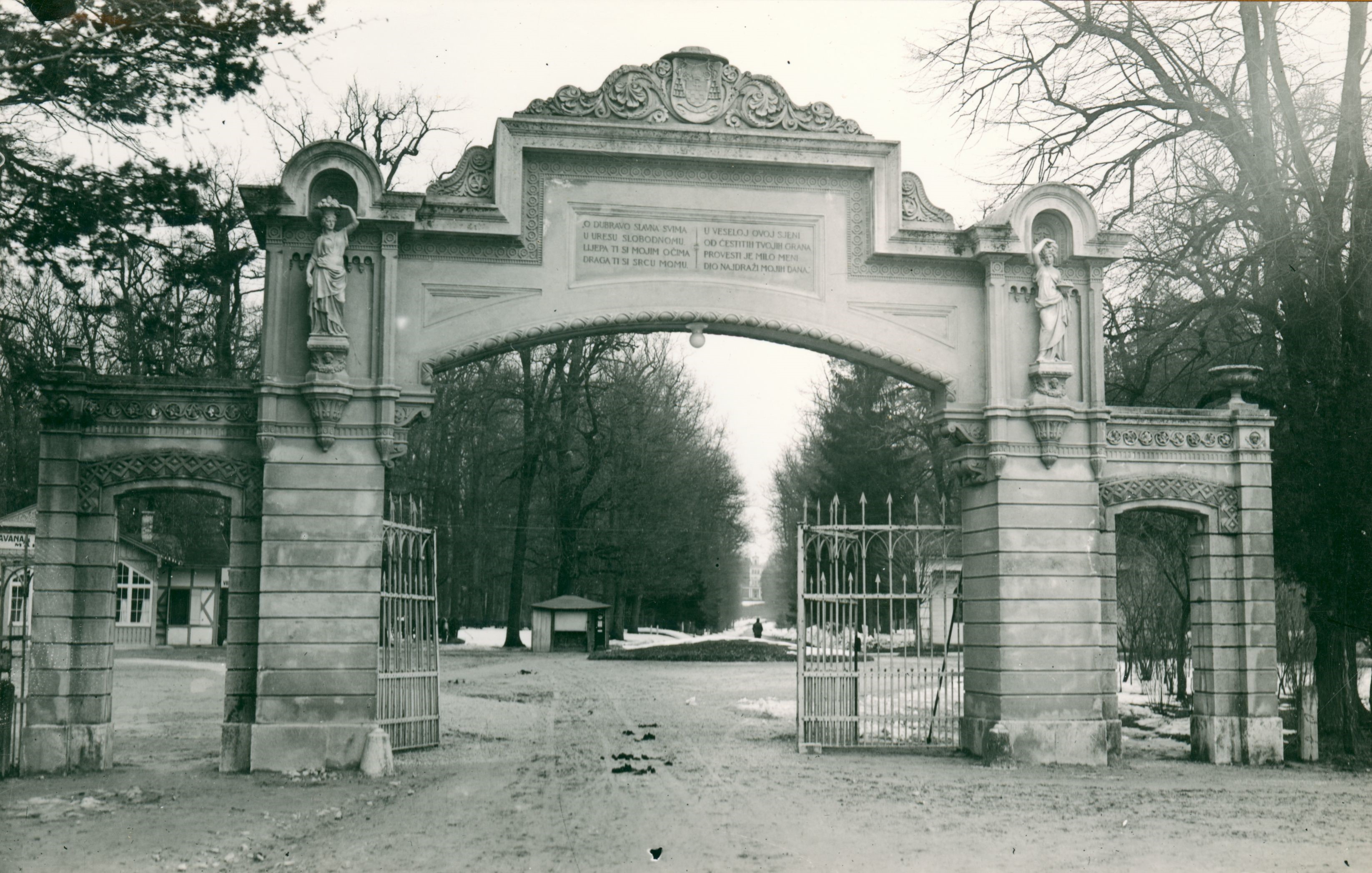 Vladimir Horvat, Zagreb - Maksimir, vrata na ulazu u park