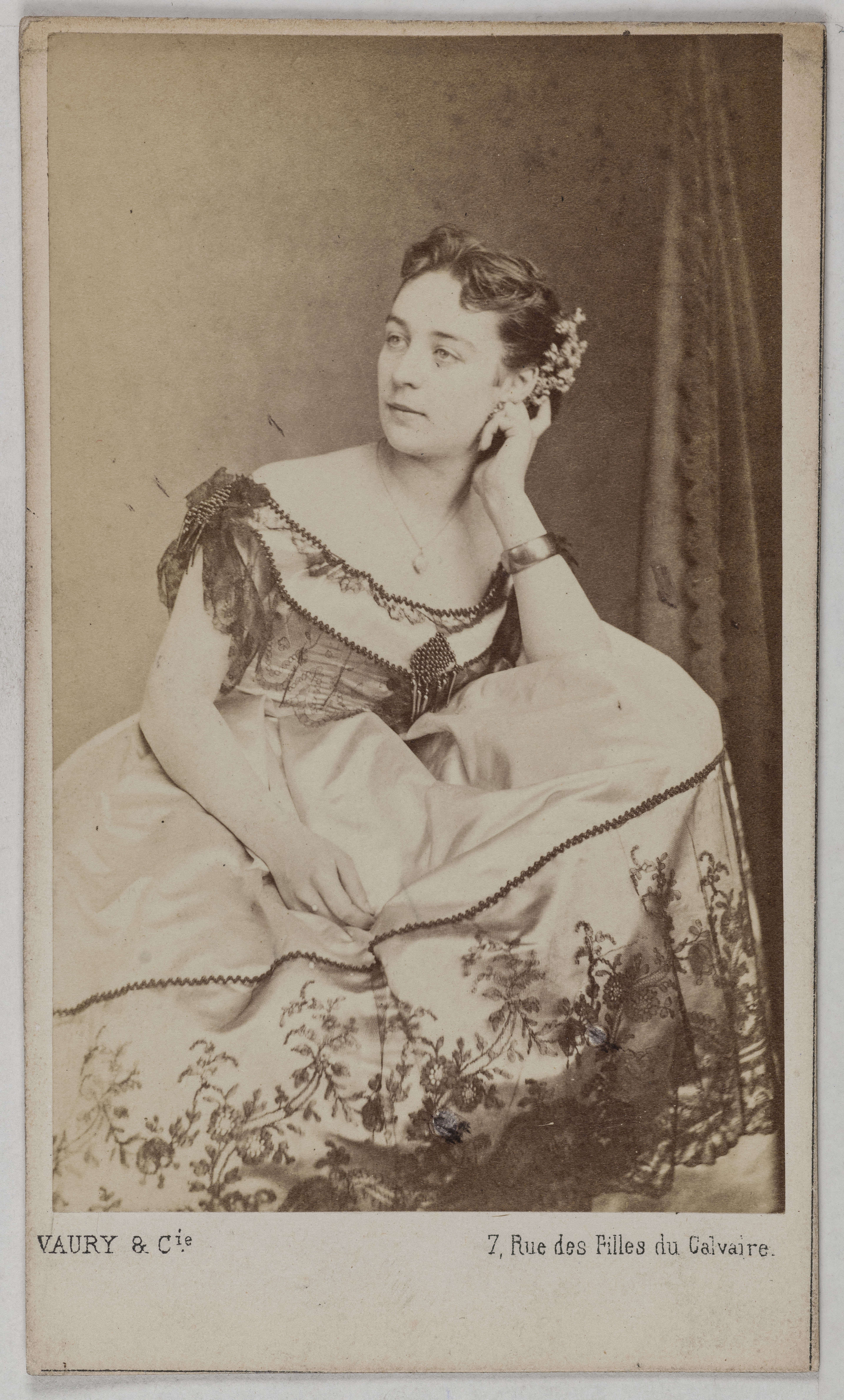 Vaury et Cie, Portrait de Julia (actrice)