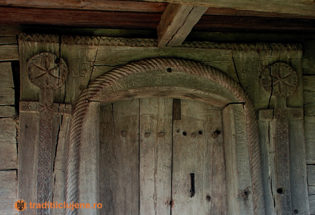 Romanian community, Calna Wood Church, Portic