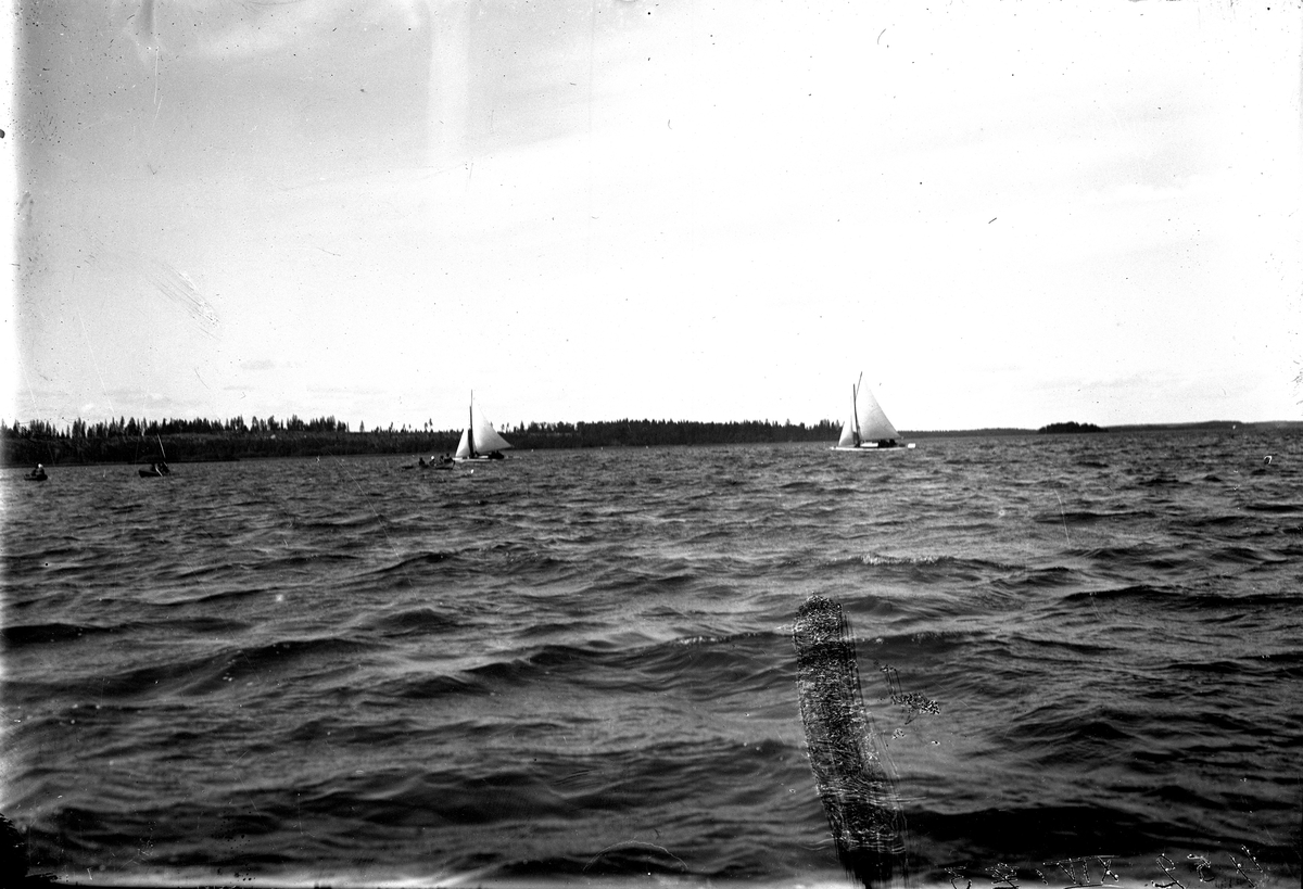 Ellert Johan Viktor Sörman, Kappsegling i Kungsör, 1921. Fotograf E Sörman?