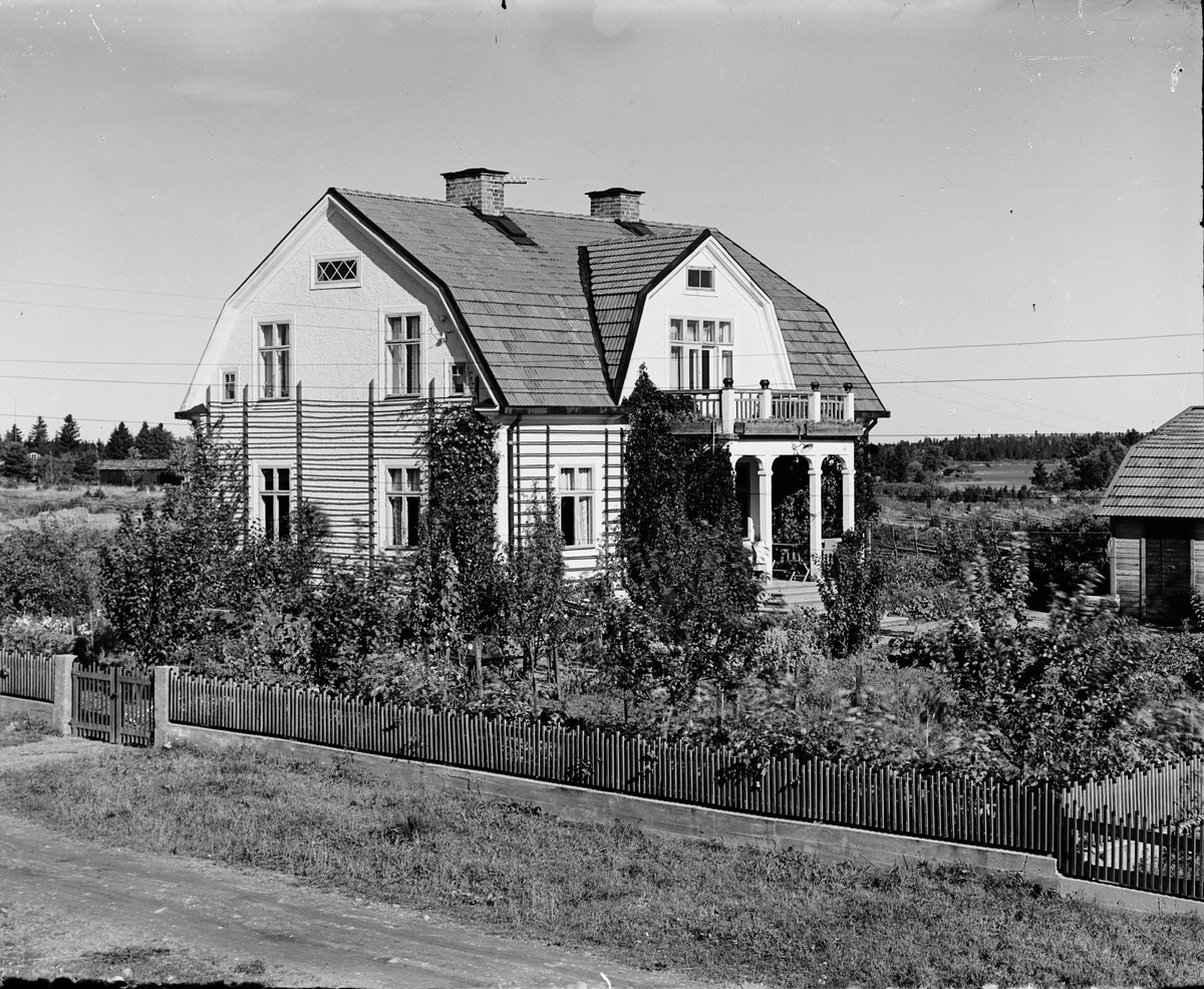 Skötsner-Edhlund, Patron Owenius villa från 1917 i korsningen mellan Nordanviksgatan och Klackskärsgatan, Östhammar, Uppland