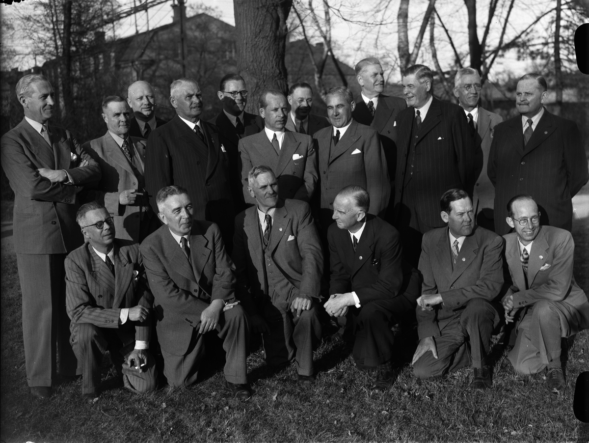 Paul Sandberg, The “Upsala boys” visiting their hometown, Slottsbacken, Uppsala 1942
