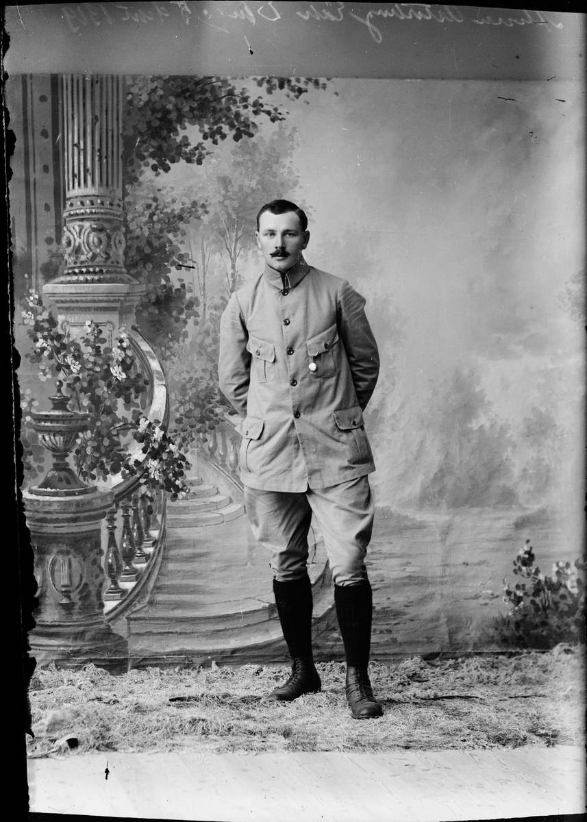Skötsner-Edhlund, Ateljéporträtt - Alvar Österberg från Ed, Börstils socken, Uppland