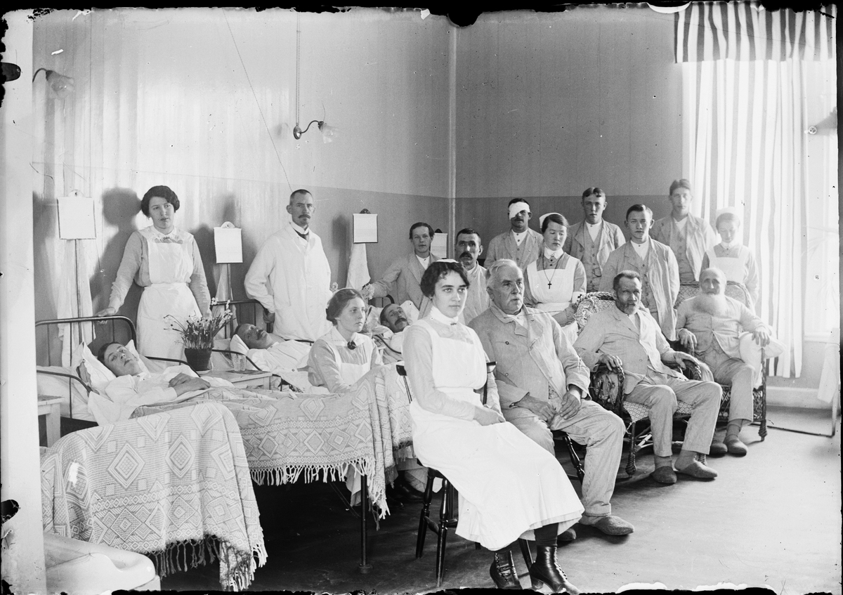 Skötsner-Edhlund, Sjuksal with patients and healthcare professionals, Östhammar’s Laser.